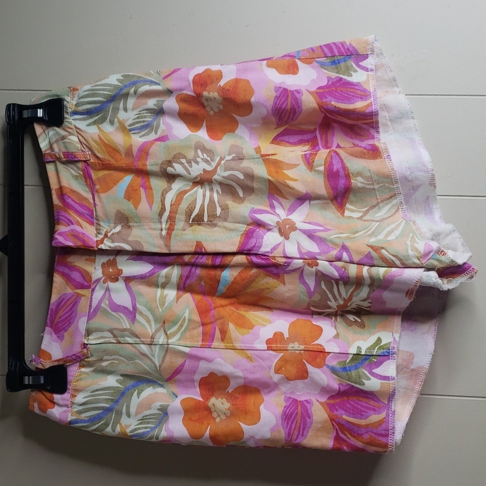 Astr Amiah Floral High Waist Shorts XS - Picture 5 of 7